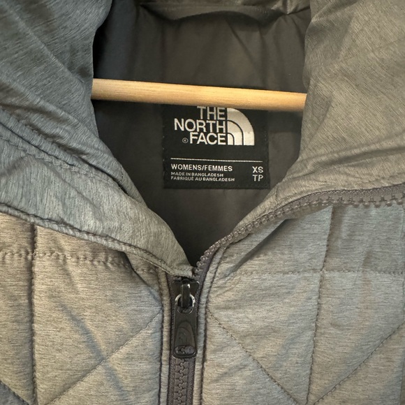 The North Face Embroidered Puffer Parka - Picture 2 of 8